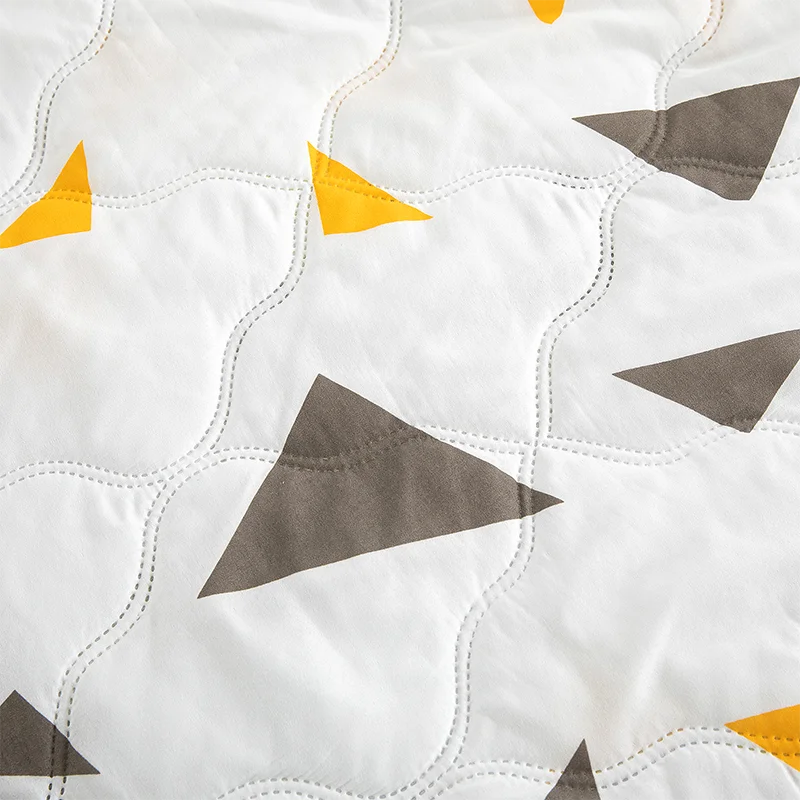 Factory price Silk Blanket Silky Cooling Thin Quilt Summer Blanket Can  machine-wash Single/Queen/King Size