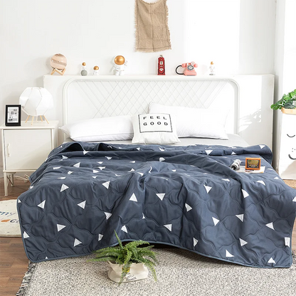 Factory price Silk Blanket Silky Cooling Thin Quilt Summer Blanket Can  machine-wash Single/Queen/King Size