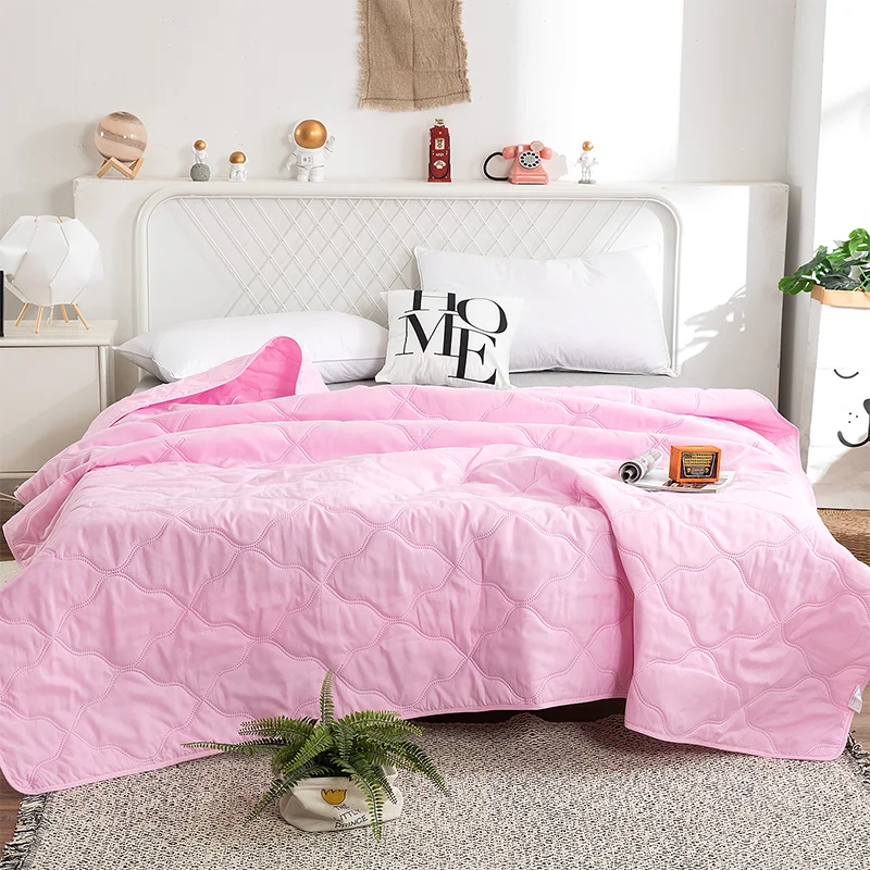 Factory price Silk Blanket Silky Cooling Thin Quilt Summer Blanket Can  machine-wash Single/Queen/King Size