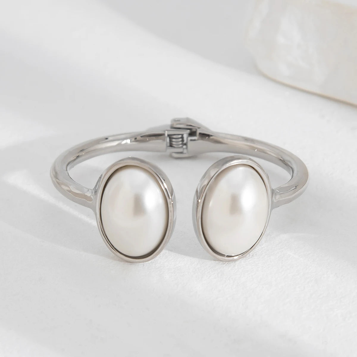 Salircon Unique Design Irregular Geometric Metal Bangles for Women Elegant Classic Oval Imitation Pearl Open Bracelets Jewelry
