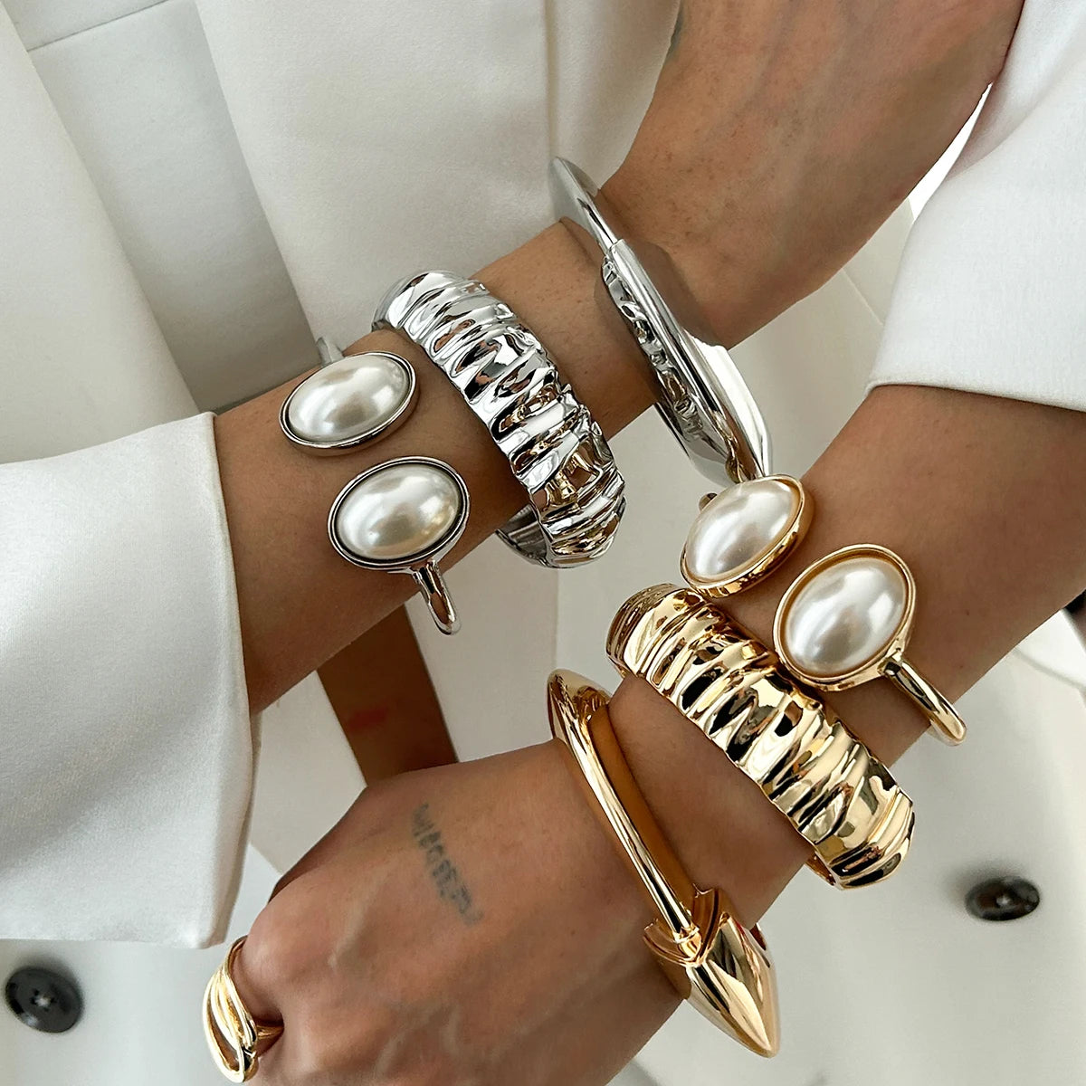 Salircon Unique Design Irregular Geometric Metal Bangles for Women Elegant Classic Oval Imitation Pearl Open Bracelets Jewelry