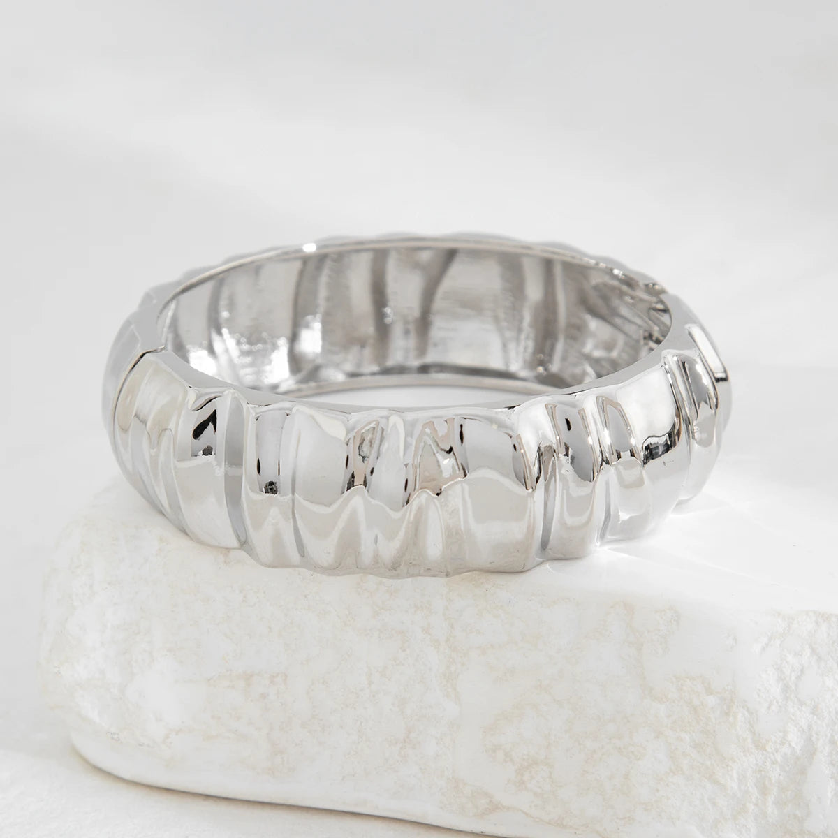 Salircon Unique Design Irregular Geometric Metal Bangles for Women Elegant Classic Oval Imitation Pearl Open Bracelets Jewelry