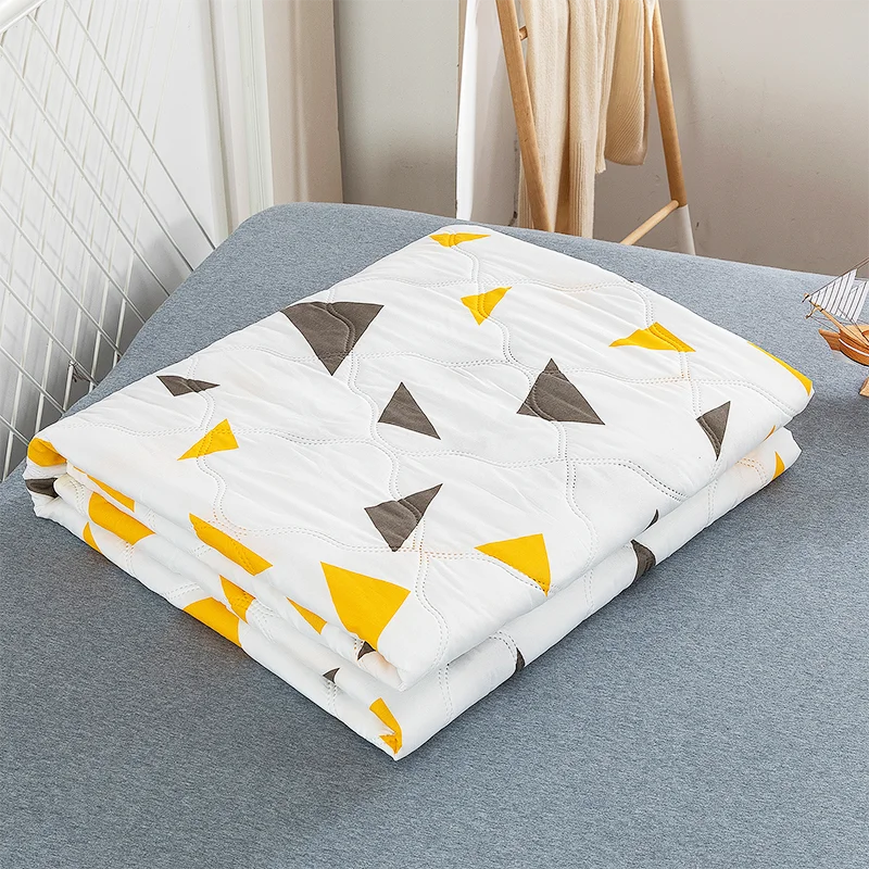 Factory price Silk Blanket Silky Cooling Thin Quilt Summer Blanket Can  machine-wash Single/Queen/King Size