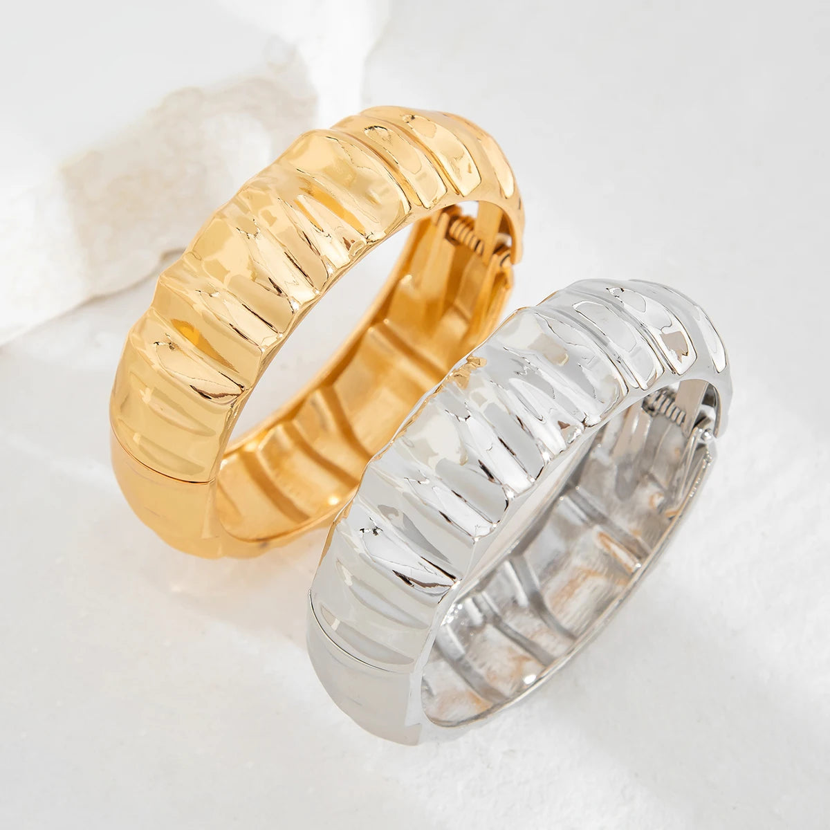 Salircon Unique Design Irregular Geometric Metal Bangles for Women Elegant Classic Oval Imitation Pearl Open Bracelets Jewelry