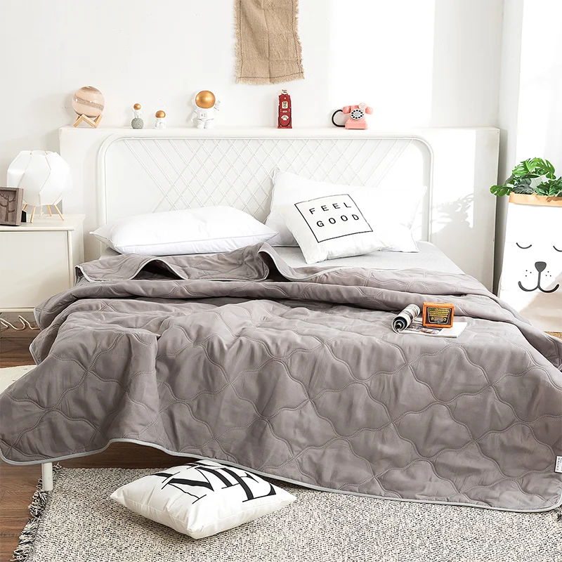 Factory price Silk Blanket Silky Cooling Thin Quilt Summer Blanket Can  machine-wash Single/Queen/King Size