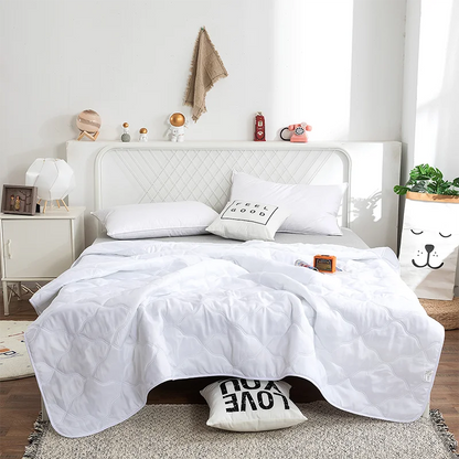 Factory price Silk Blanket Silky Cooling Thin Quilt Summer Blanket Can  machine-wash Single/Queen/King Size