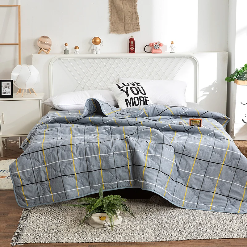 Factory price Silk Blanket Silky Cooling Thin Quilt Summer Blanket Can  machine-wash Single/Queen/King Size