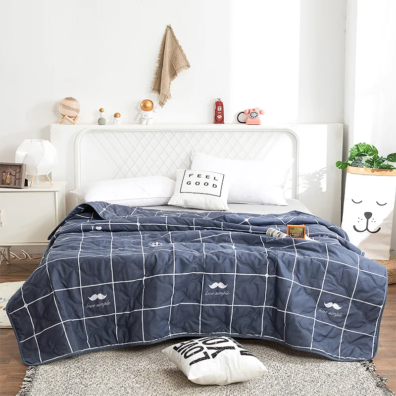 Factory price Silk Blanket Silky Cooling Thin Quilt Summer Blanket Can  machine-wash Single/Queen/King Size